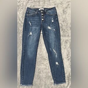 KanCan Distressed Estilo Blue Jeans size 7/27